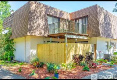 Main picture of 105 Springwood Sq