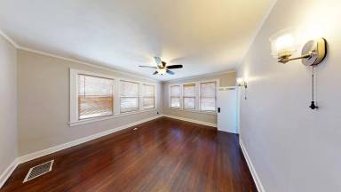 Main picture of 710 E 86th Ter