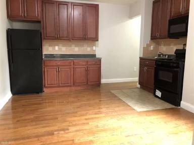 Main picture of 169 Manhattan Ave