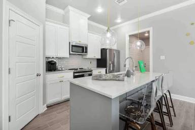 Main picture of 8116 Village Lake Ave