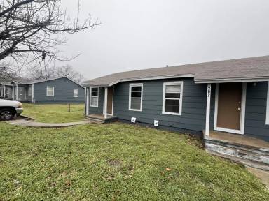 Main picture of 302 W Lincoln Ave