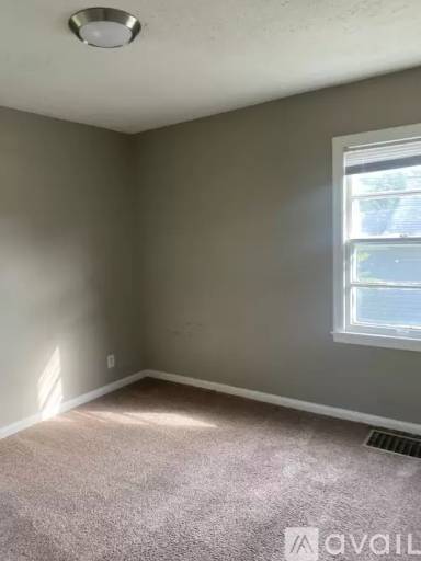 Main picture of 3605 N Dearborn St