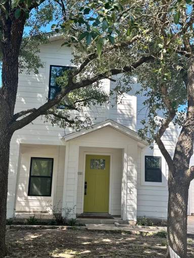 Main picture of 13400 Coomes Dr