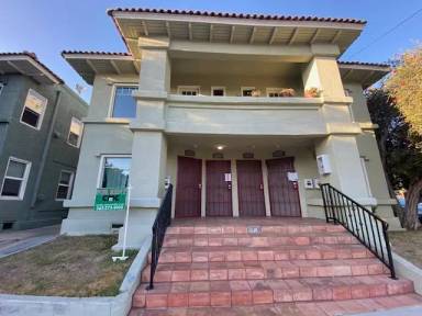 Main picture of 1209 E Broadway