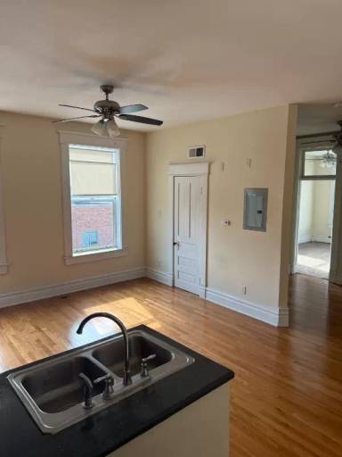 Main picture of 901 Main St