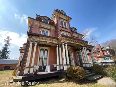 Main picture of 118 W Water St