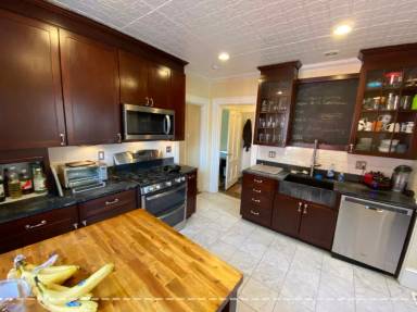 Main picture of 381 Highland Ave