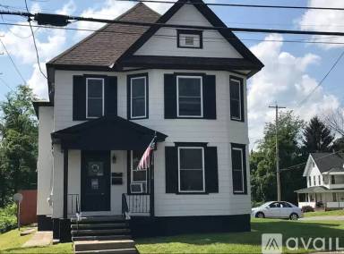 Main picture of 361 N Main St