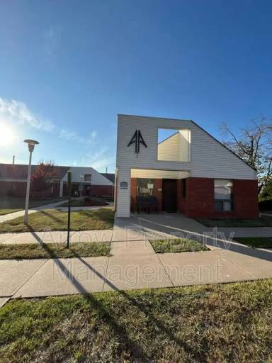 Main picture of 11141 N 137th St