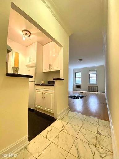Main picture of 148 W 68th St