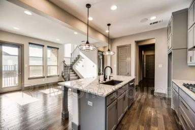 Main picture of 7112 Royal View Dr