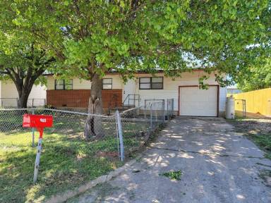 Main picture of 903 SW 36th St