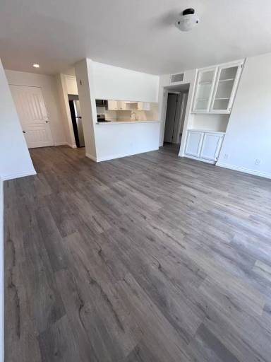 Main picture of 2449 S Barrington Ave