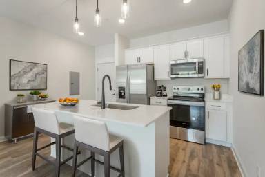 Main picture of 2318 E Main St
