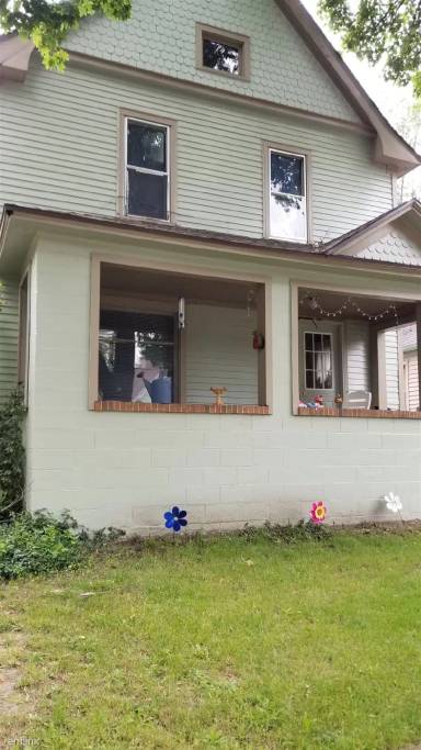 Main picture of 719 McCourtie St