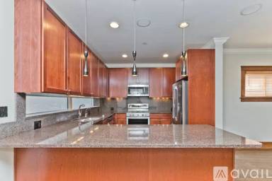 Main picture of 1706 W Byron St