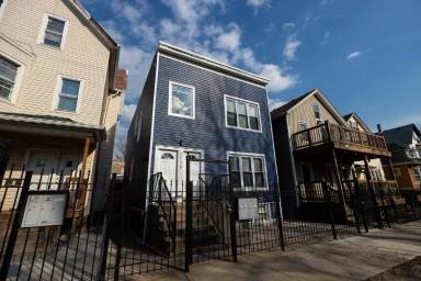 Main picture of 2175 N Maplewood Ave