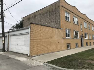 Main picture of 2507 N LeClaire Ave