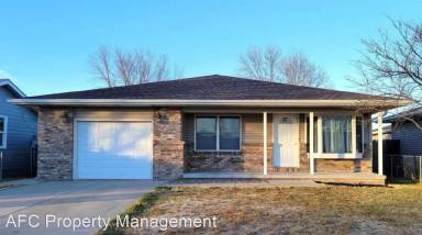 Main picture of 610 W B St