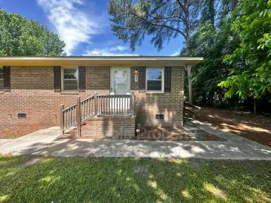 Main picture of 404 W 1st St