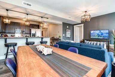 Main picture of 27 Library St NE