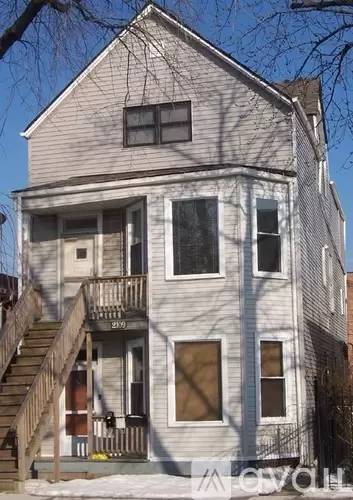 Main picture of 2109 N Mango Ave