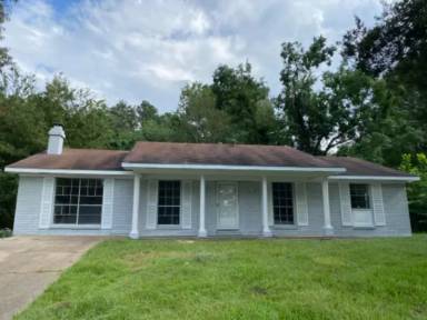 Main picture of 650 Queen Cir