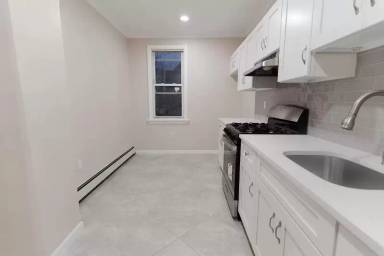 Main picture of 36 Holden St