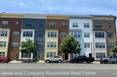 Main picture of 2024 Libbie Lake West St