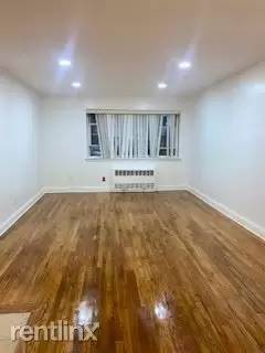 Main picture of 2024 E 54th St