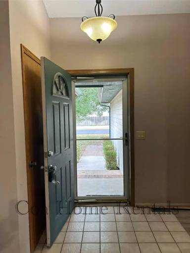 Main picture of 1102 S Longford St