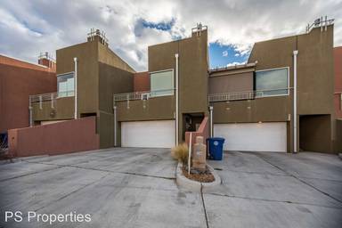 Main picture of 332 Valverde Dr SE