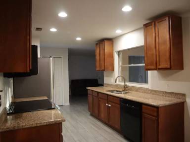 Main picture of 1426 Farmington Ave