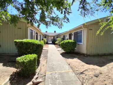 Main picture of 2306 N Fruit Ave