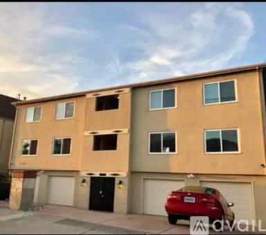 Main picture of 916 MacArthur Blvd