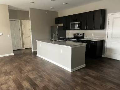 Main picture of 1401 Park 33 Blvd
