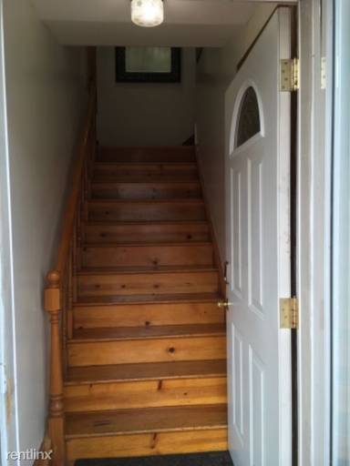 Main picture of 181 Maple St
