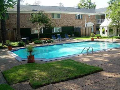 Main picture of River Oaks Townhomes