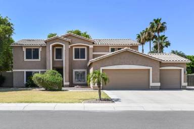 Main picture of 1081 E Horseshoe Dr