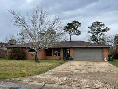 Main picture of 830 Lakewood Pl