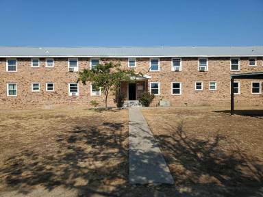 Main picture of 715 W Avenue E