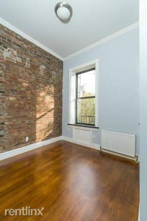 Main picture of 47 E 1st St