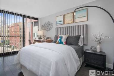 Main picture of 1001 South State