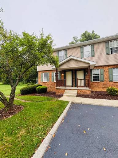 Main picture of 876 Patrick Henry Dr