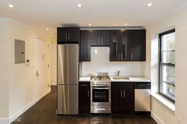 Main picture of 447 E 9th St