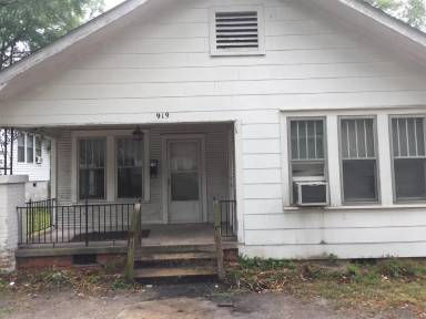 Main picture of 919 W Main St