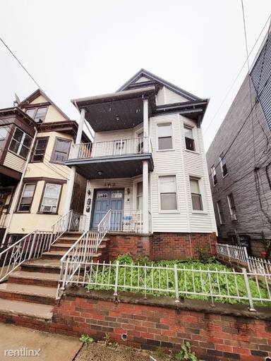 Main picture of 170 Garfield Ave