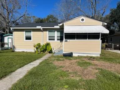 Main picture of 2149 College Cir N