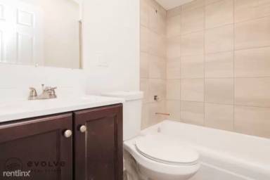 Main picture of 6211 N Kenmore Ave