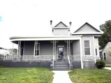 Main picture of 1018 S Olive St